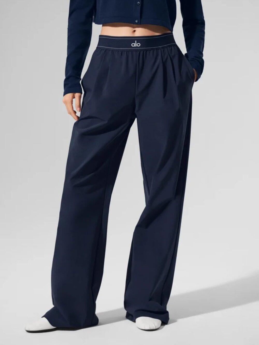 NWT🐋ALO Yoga Navy Suit Up Trouser 30" Inseam🕊️Relaxed Regular Fit - Picture 11 of 13